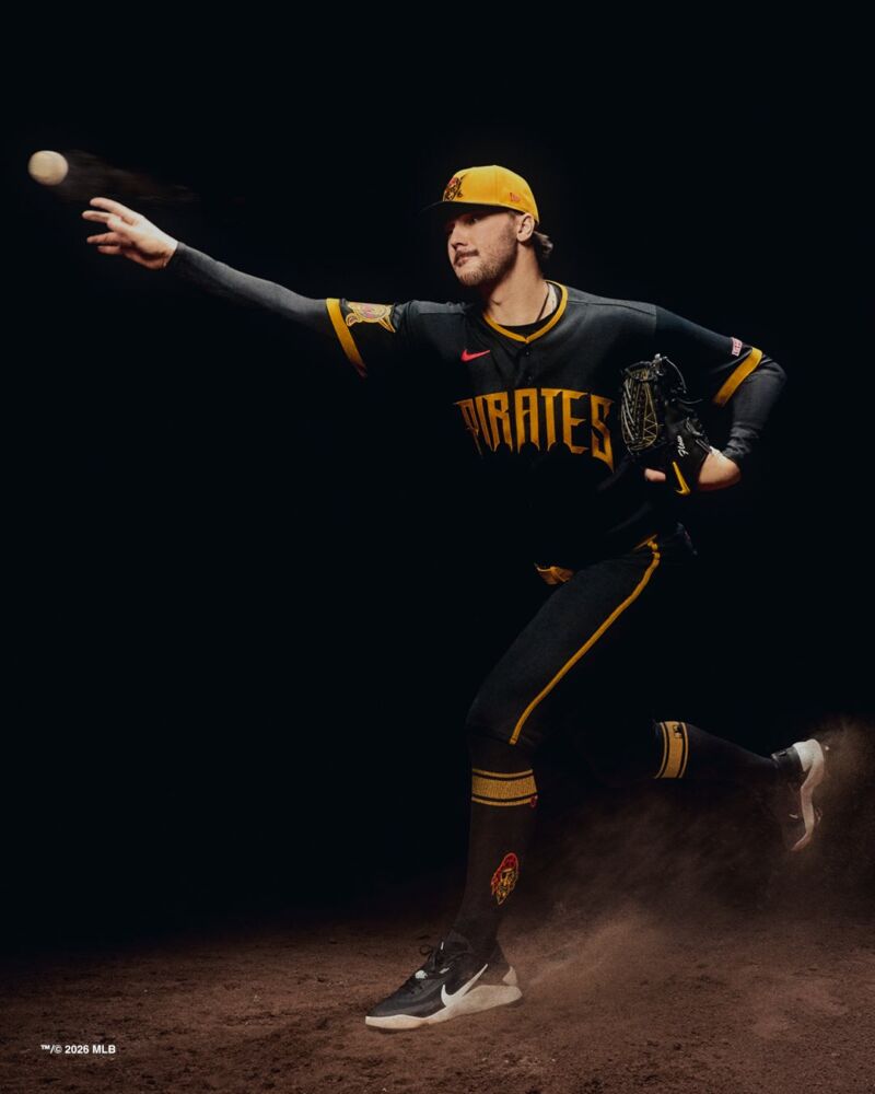 Imagem para o tweet que começa com: «Gold Blooded. A Nike dos Pittsburgh Pirates»